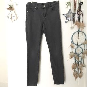 BUNDLE two pairs one dark gray and one blue Forever 21 Jeans in size 26